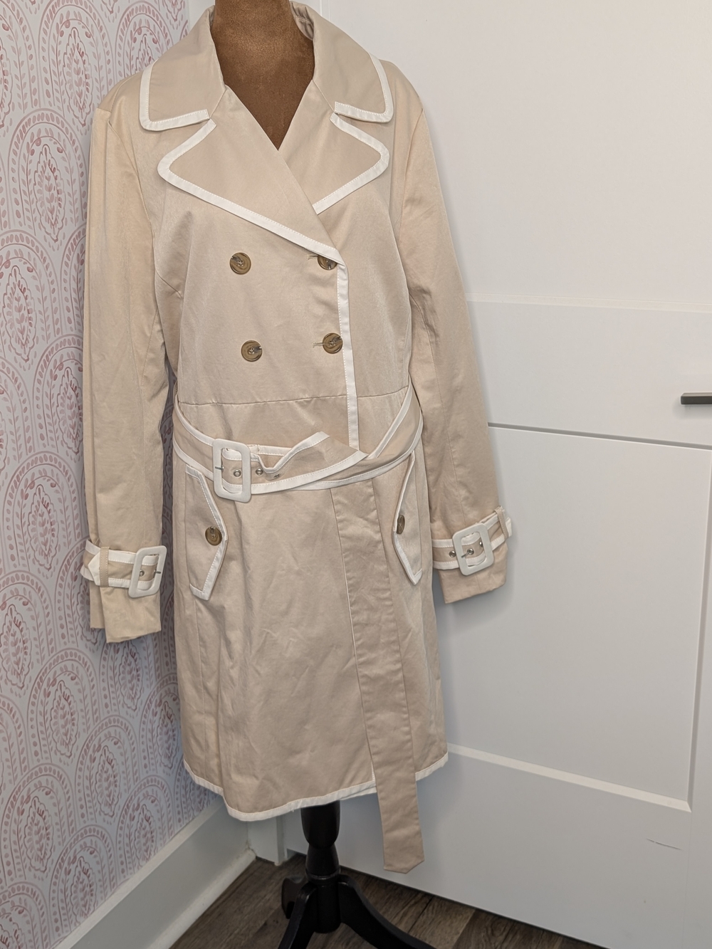 Banana Republic Cream Trench Coat with White Trim